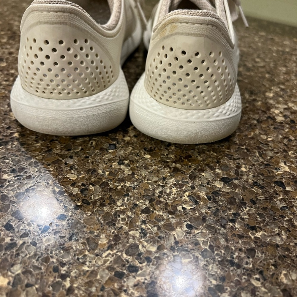 Crocs womens size 9 lace up and color is beige.. so comfortable.. waterproof - Picture 4 of 6